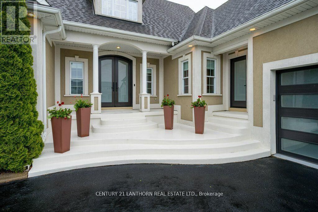 Property Photo:  62 Davey Crescent  ON K7N 1X7 