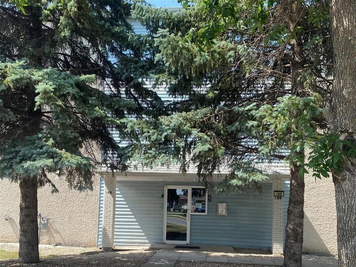 Property Photo:  189 Watson Street  MB R2P 2E1