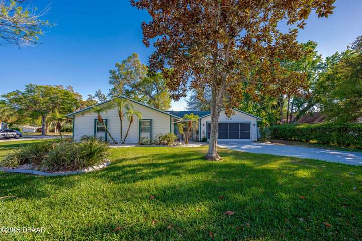 Property Photo:  912 Tree Garden Drive  FL 32127