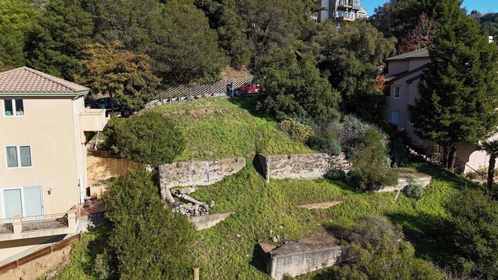 Property Photo:  142 Gravatt Dr  CA 94705 