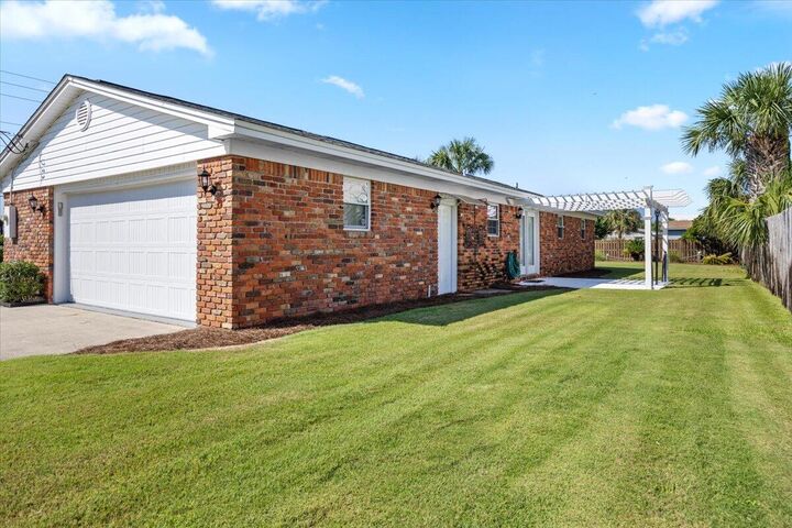 Property Photo: 547 Dorado Avenue FL 32548