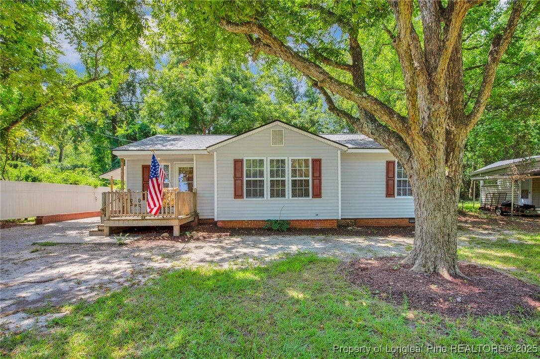 Property Photo:  5211 Sequoia Road  NC 28304 