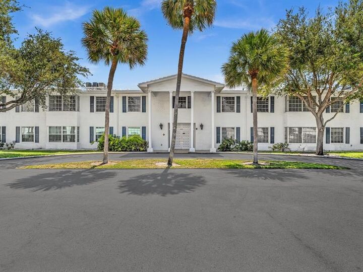 Property Photo: 6600 NE 22nd Way 2323 FL 33308