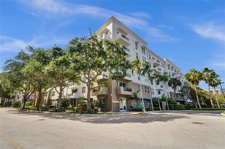 Property Photo:  2421 NE 65th St 201  FL 33308 