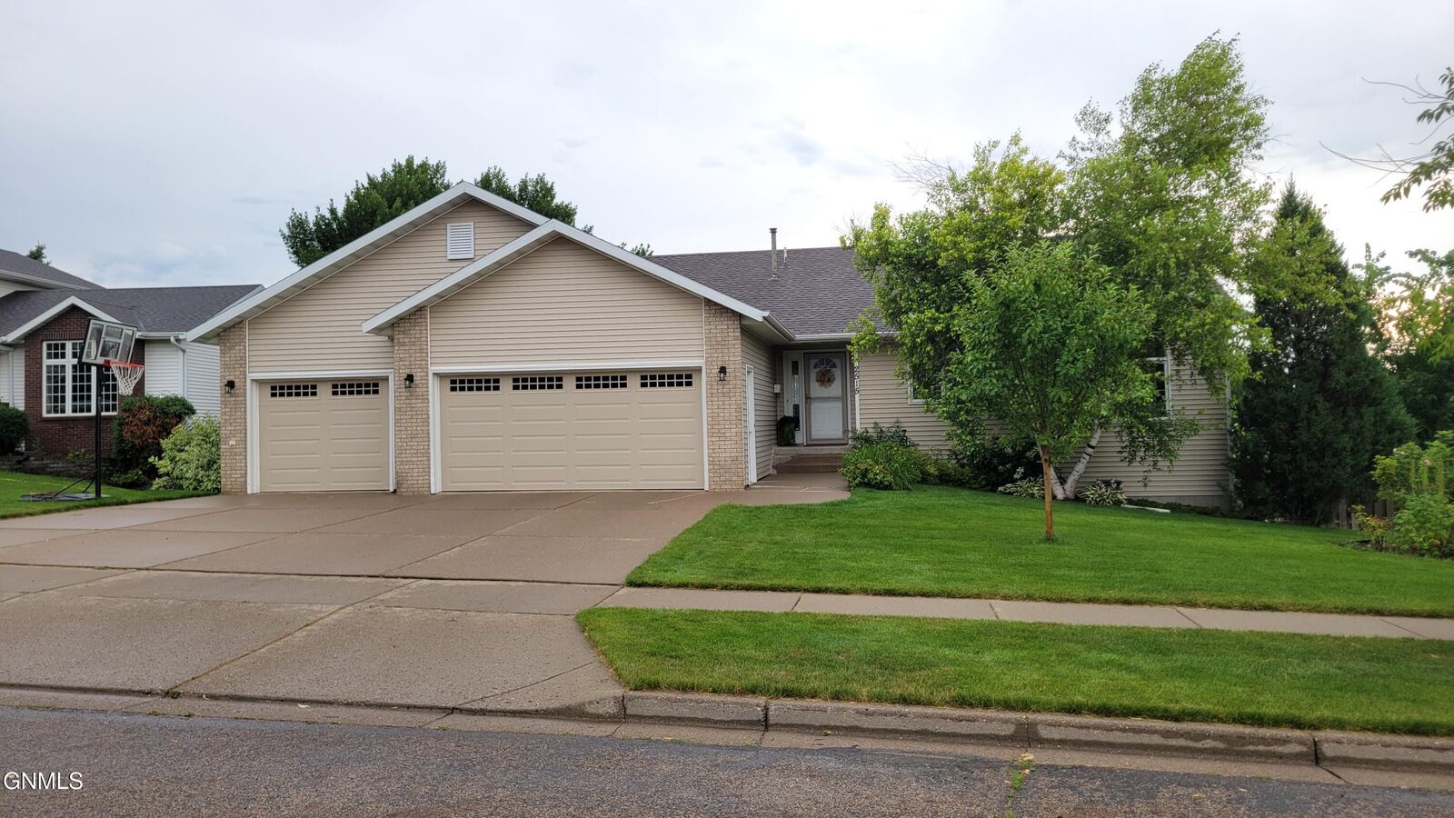 Property Photo: 2515 Sharps Place ND 58503