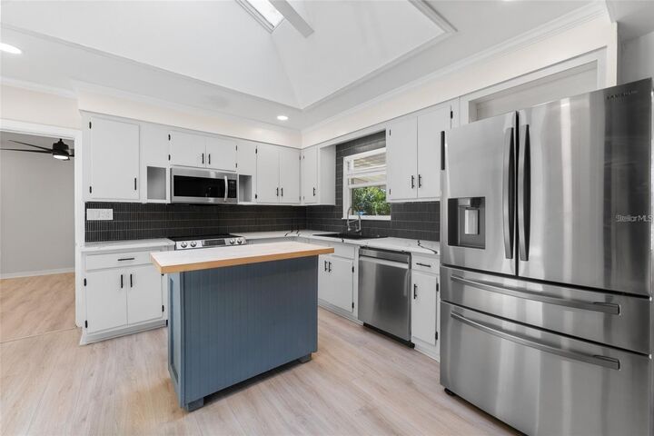 Property Photo:  4939 Woodland Drive  FL 33708