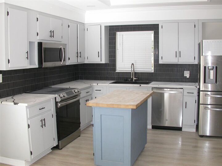 Property Photo: 4939 Woodland Drive FL 33708