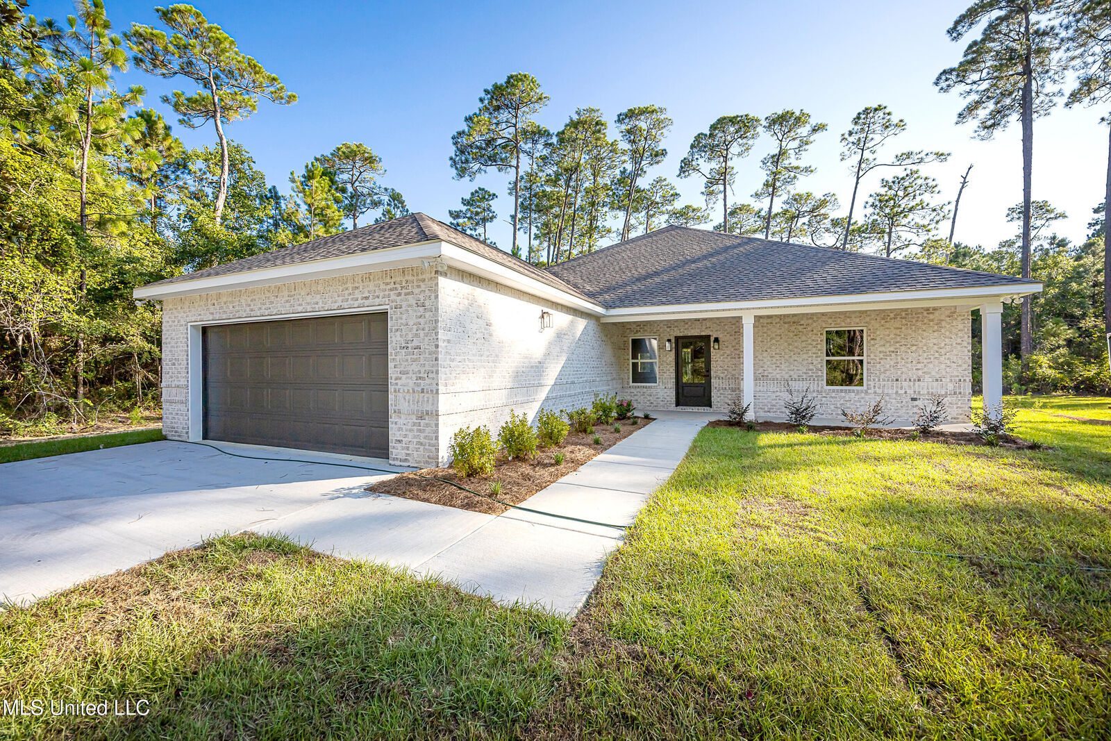 Property Photo: 625 Oak Street MS 39564