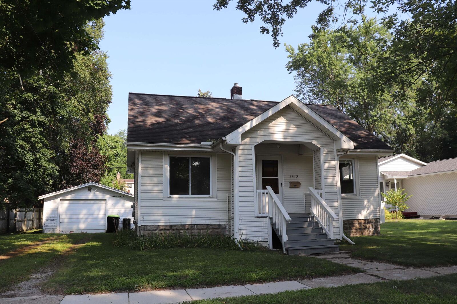 Property Photo:  1413 Mill Street  MI 48640 