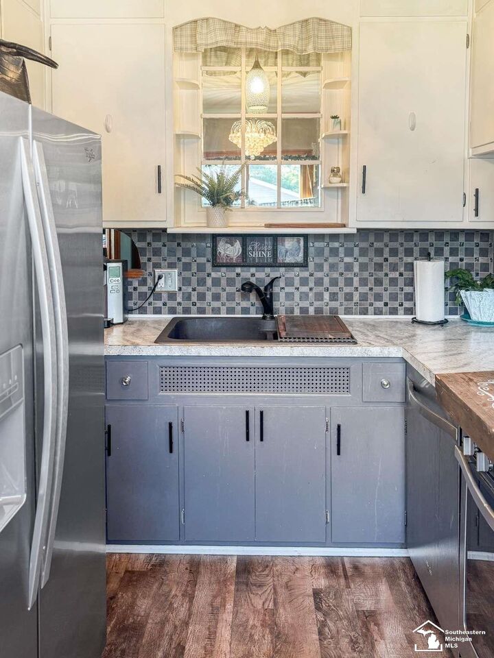 Property Photo: 805 Patterson Drive MI 48161