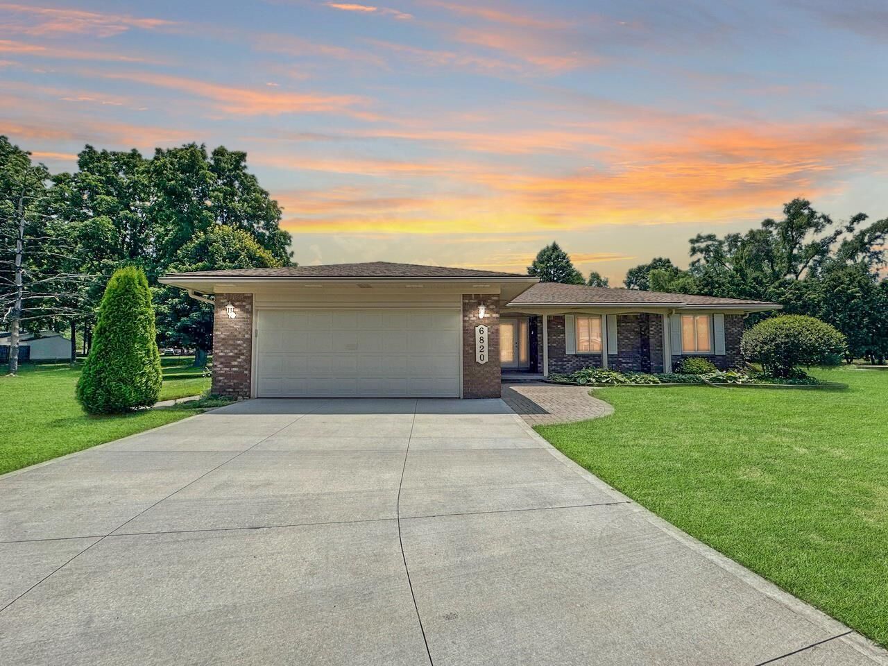 Property Photo:  6820 Emerald Shores Drive  MI 48085 