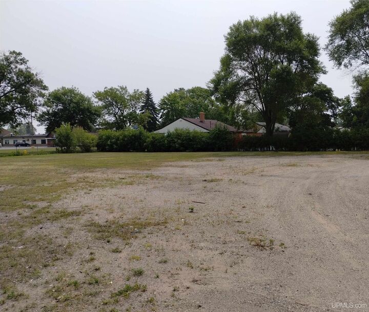 1021 N 20th Street  Escanaba MI 49829 photo