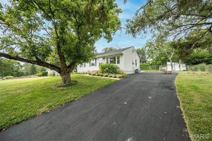 Property Photo: 442 Radford Lane MO 63021