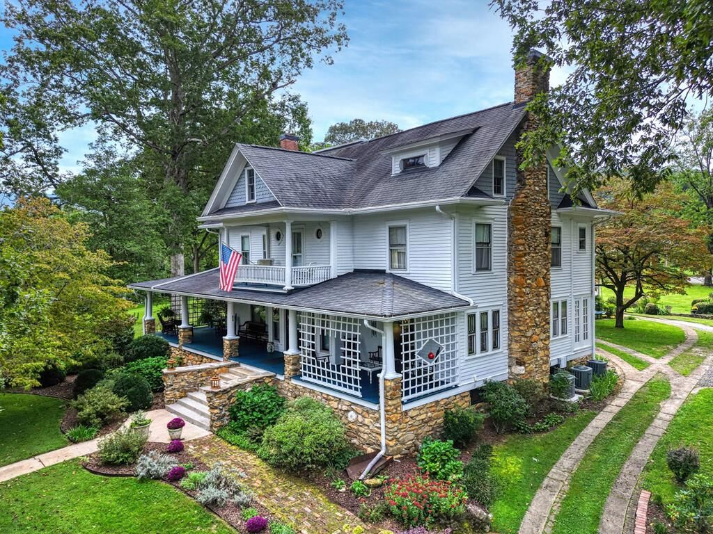 Property Photo: 1194 Main Street NC 28901