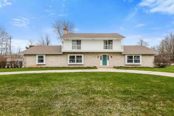 812 W Glen Oaks Ln  Mequon WI 53092 photo