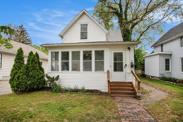 Property Photo:  1311 Wolcott Avenue  MI 49085 
