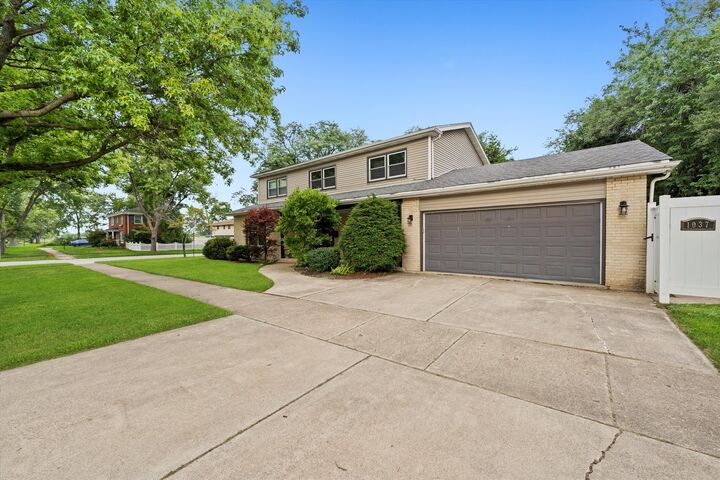 Property Photo:  1037 Central Park Avenue  IL 60422 