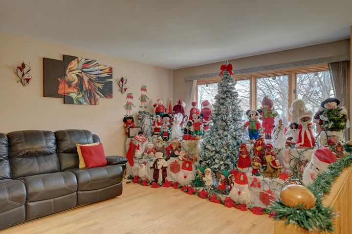 Property Photo: 2542 Budd Street IL 60171