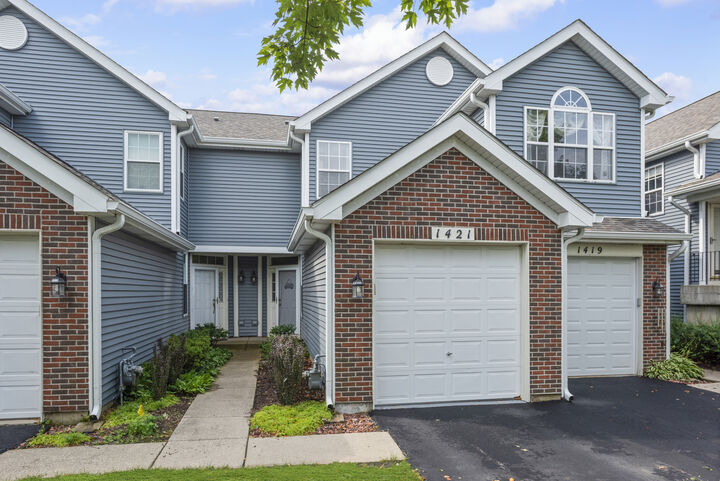 Property Photo:  1421 Shawford Way  IL 60120