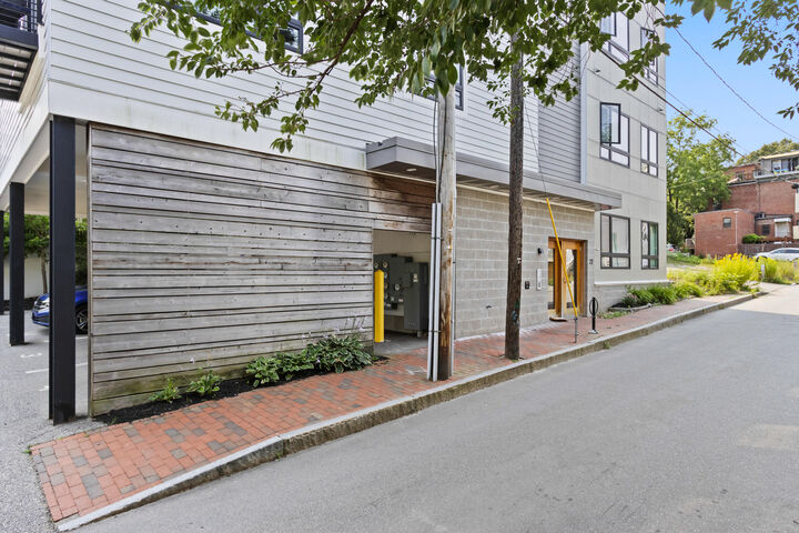 Property Photo:  22 Tate Street 2D  ME 04102 