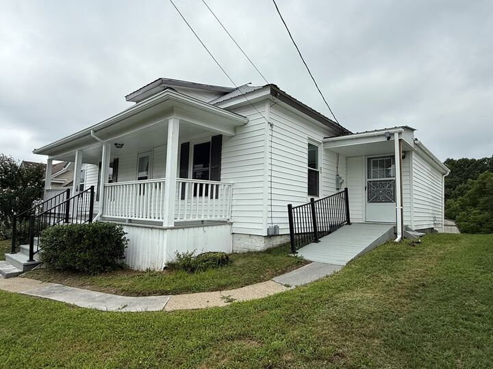 Property Photo:  408 Hudson St  WV 24701 