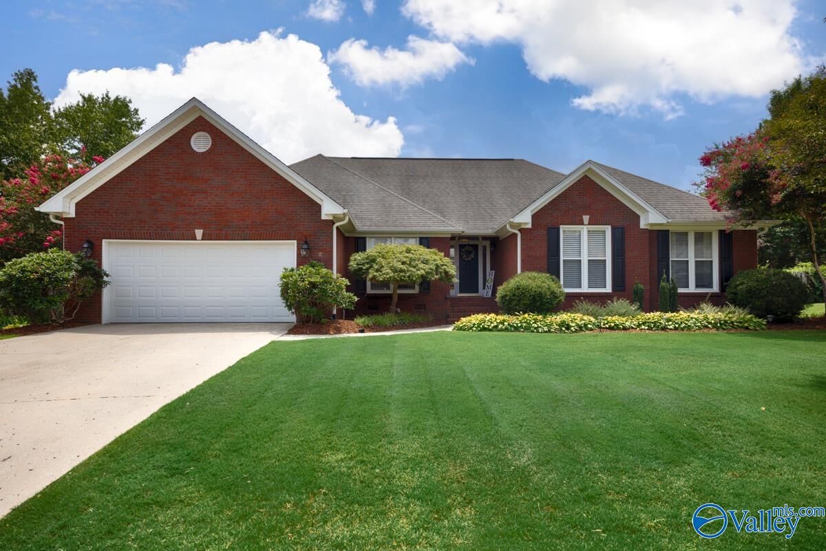 Property Photo: 109 Ben Franklin Circle AL 35758