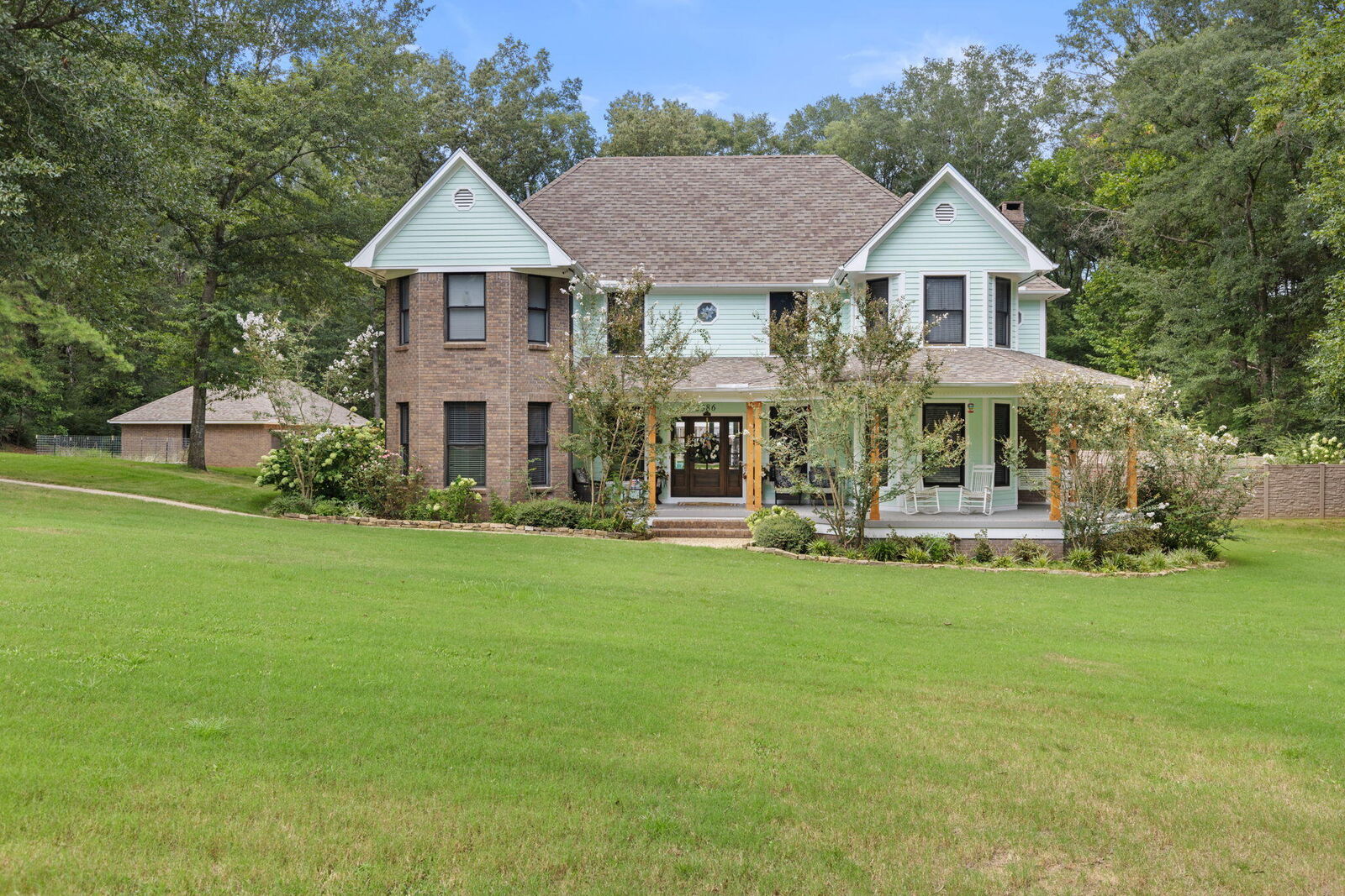 Property Photo: 2386 Edgemont Circle MS 38804
