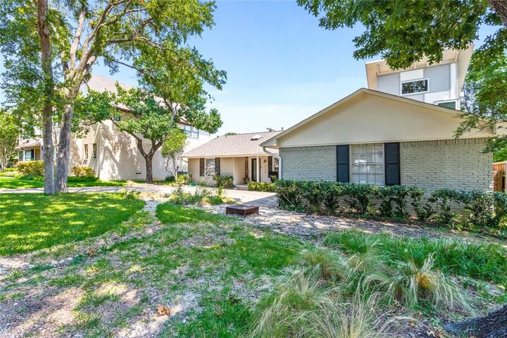 Property Photo: 9724 Gatecrest Drive TX 75238