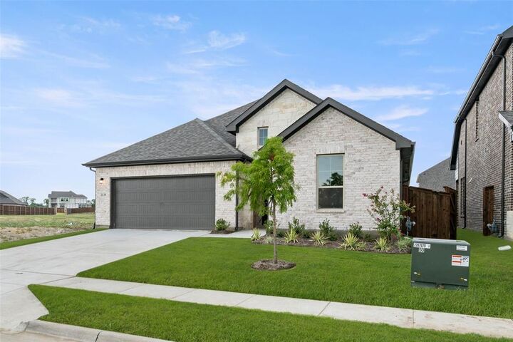 Property Photo: 1135 Rothland TX 75154