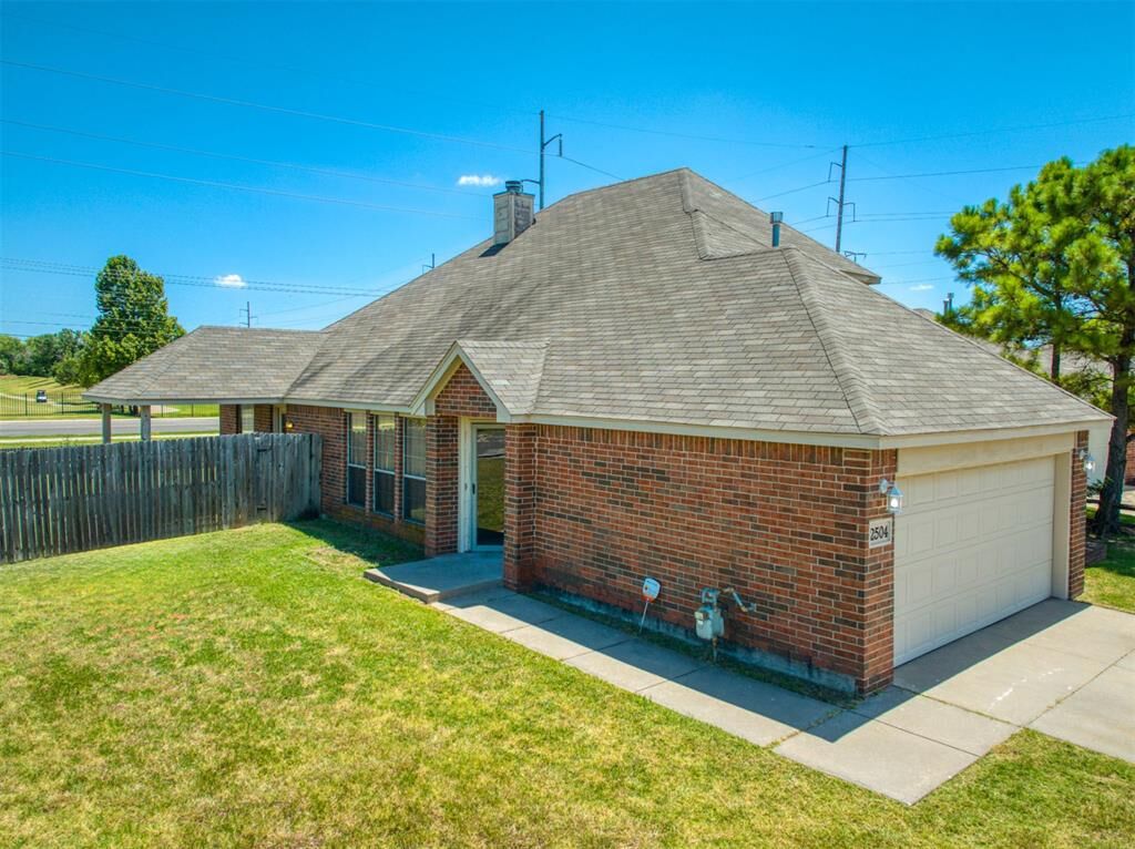 Property Photo:  