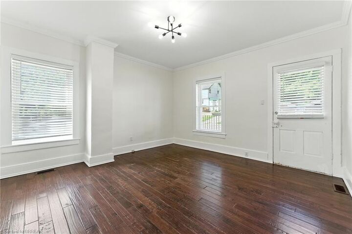 Property Photo:  82 Dumfries Street  ON N3L 2E6 
