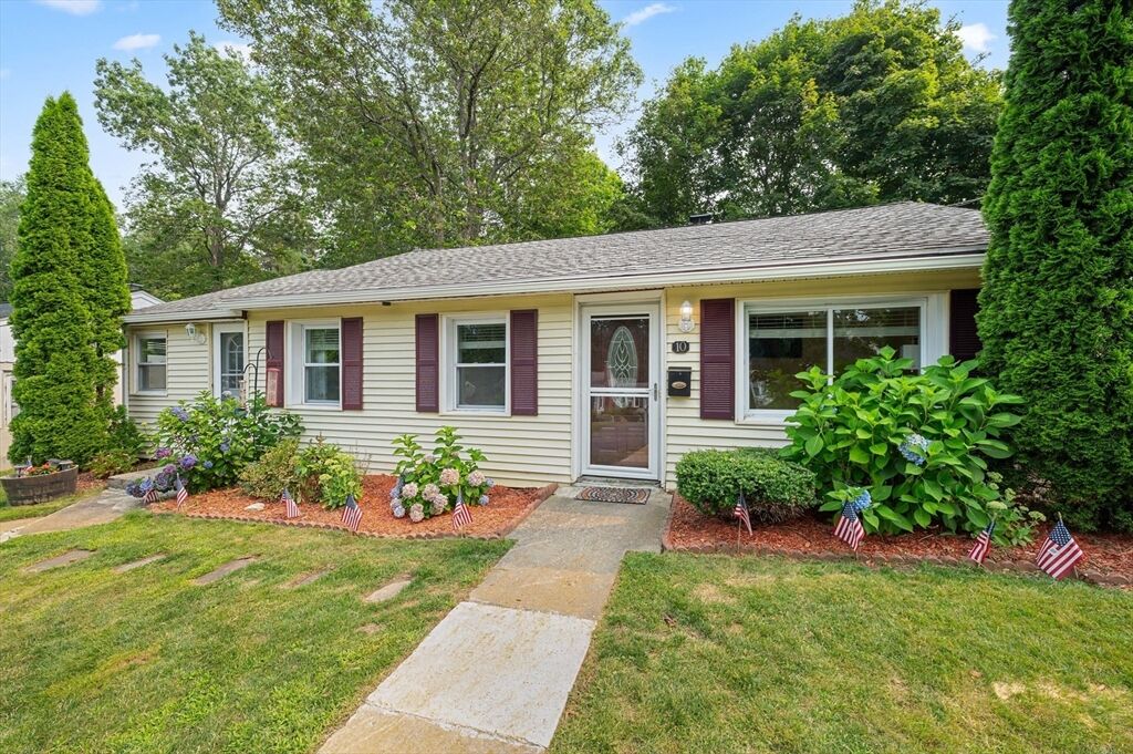 Property Photo: 10 Bainridge Rd MA 01602