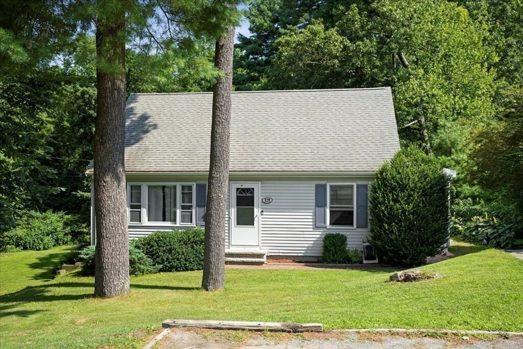 Property Photo:  570 Franklin  MA 02093 