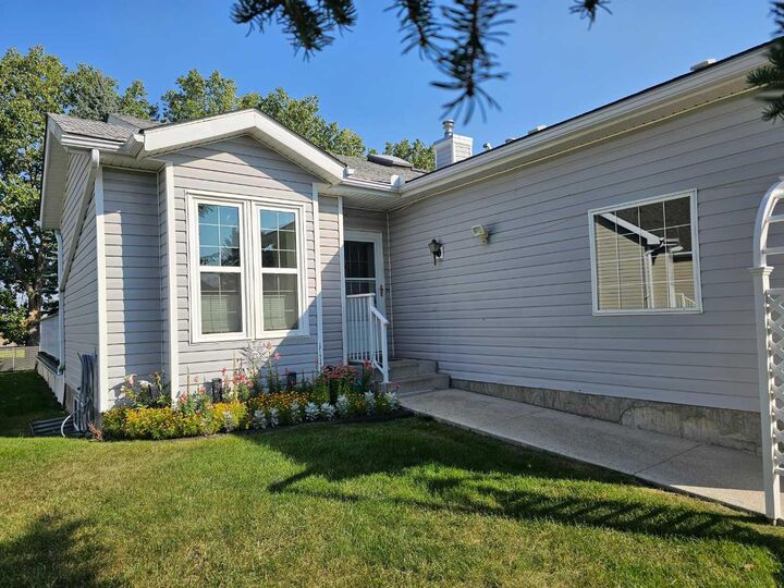 Property Photo:  2604 26 Street 9  AB T0L 1R0 