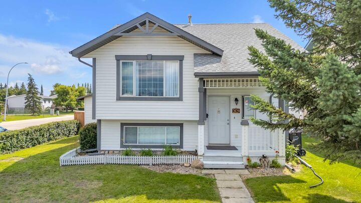 2029 Minto Street  Penhold AB T0M 1R0 photo