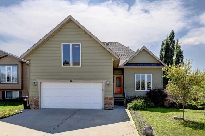 201 11A Avenue NE  Sundre AB T0M 1X0 photo