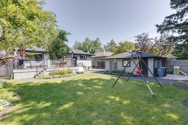 Photo de la propriété: 9 Spruce Bank Crescent SW AB T3C 3B5