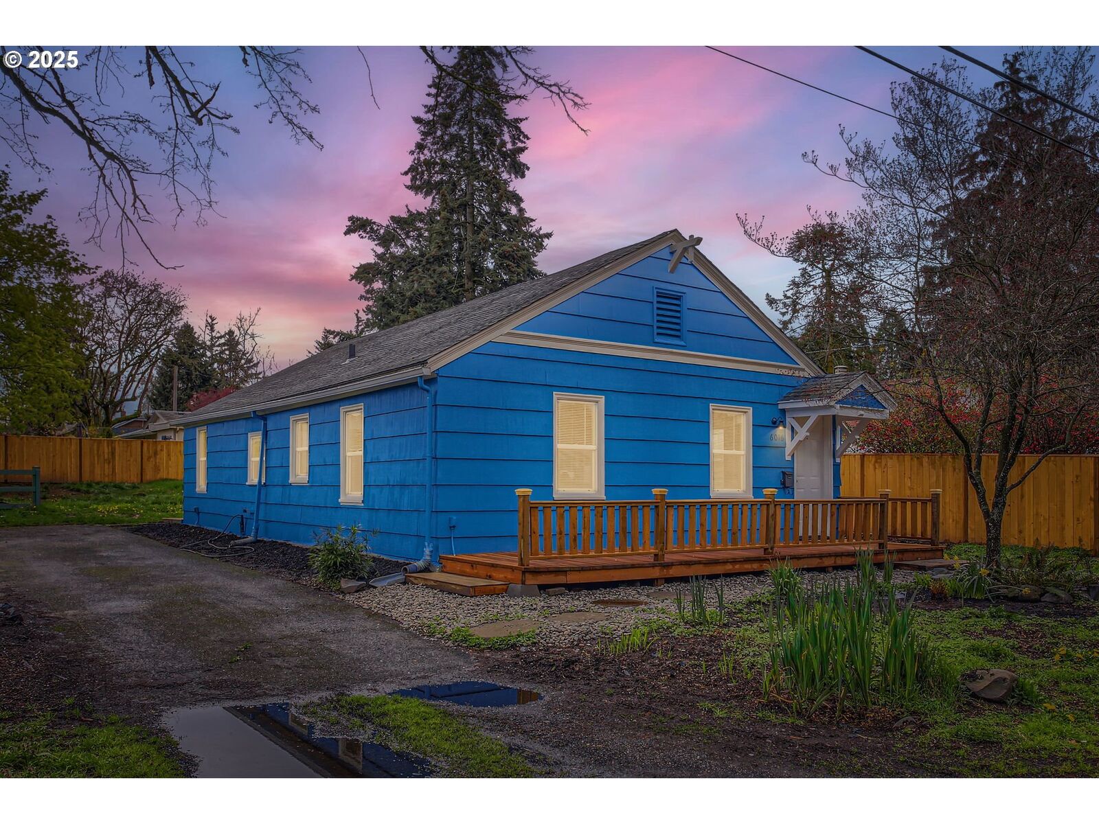Property Photo: 6016 NE Alberta St OR 97218