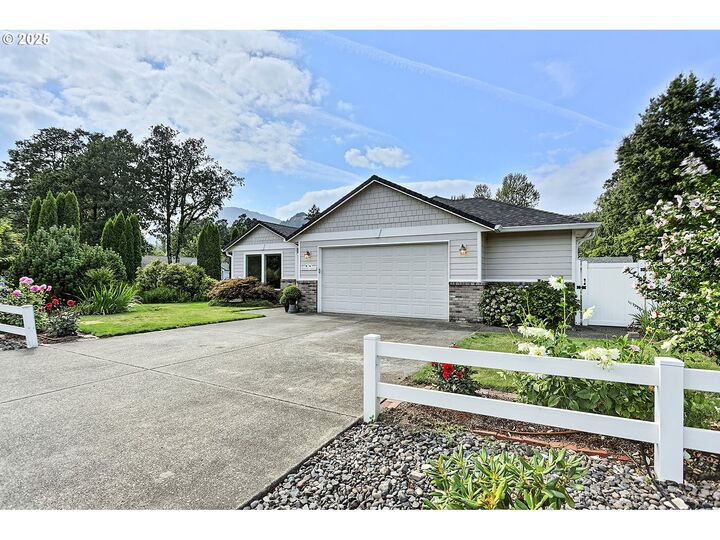 Property Photo: 7 Shady Oak Ln WA 98639