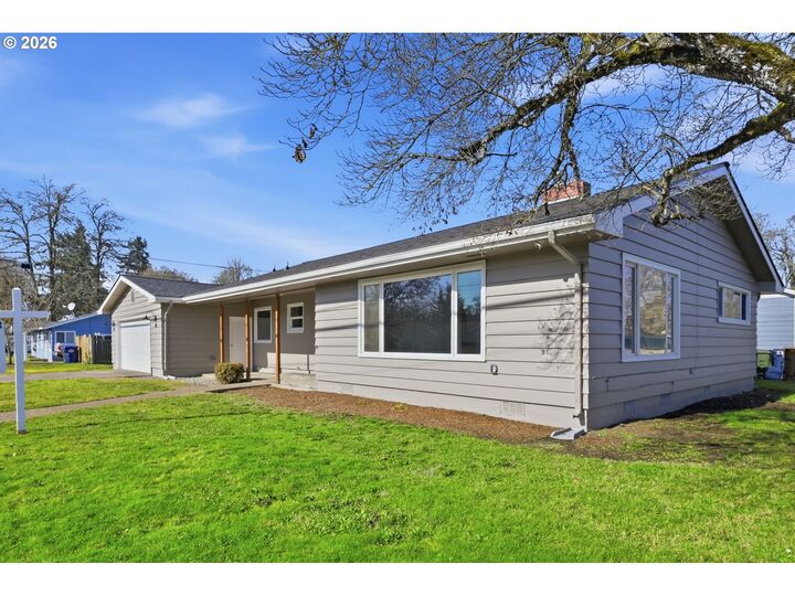 Property Photo:  920 W 10th Ave  OR 97448 