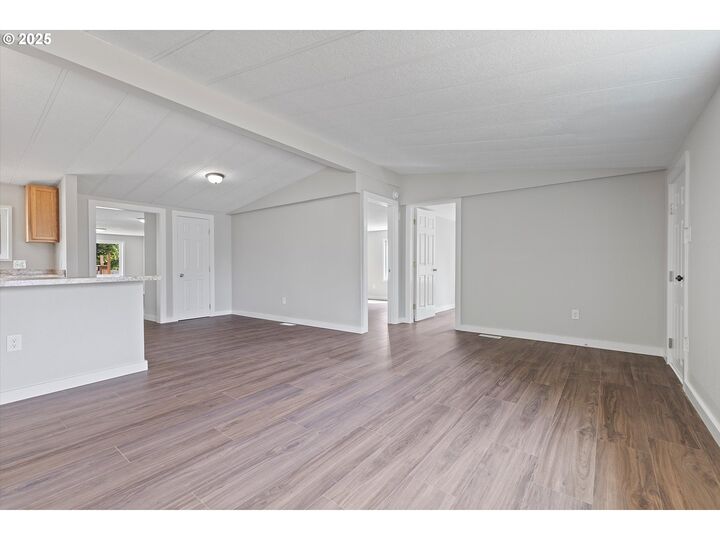 Property Photo: 950 E Main St OR 97148