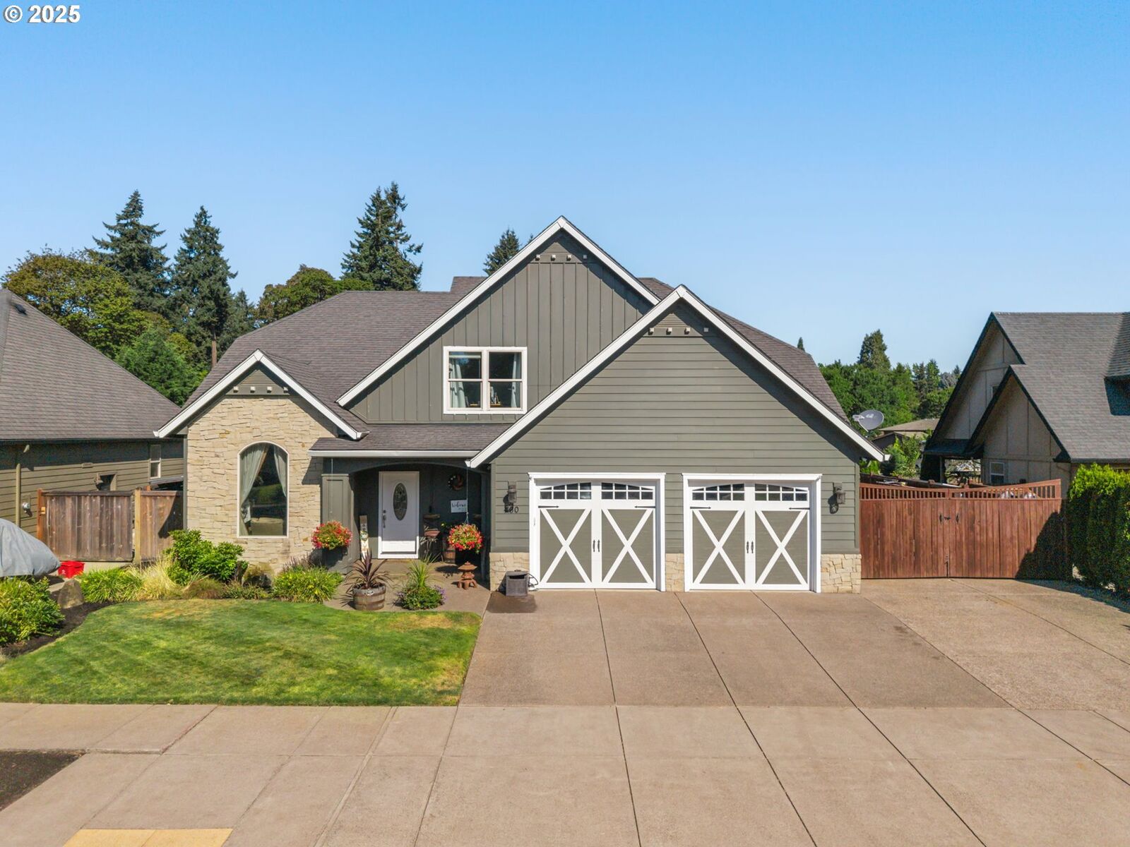 Property Photo: 460 Salty Way OR 97404