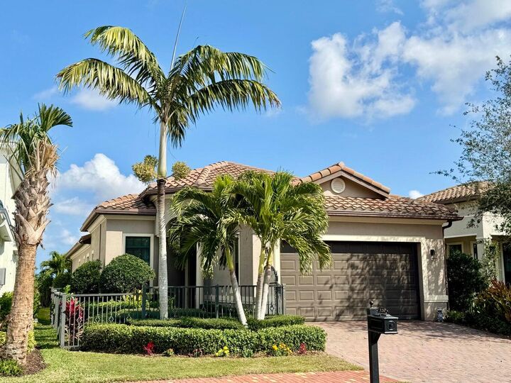 Property Photo:  320 SE Fascino Circle  FL 34984 