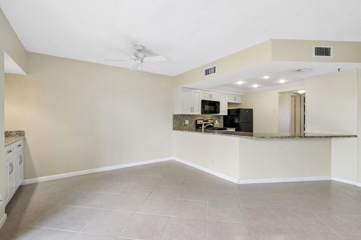 Property Photo: 1605 S US Highway 1 B404 FL 33477