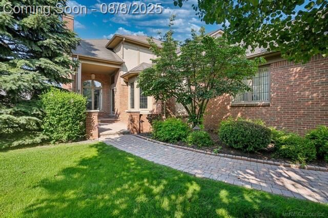 Property Photo: 54630 Ashford Court MI 48316