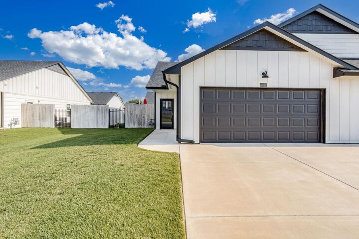 Property Photo: 3512 W Angel St KS 67217-7024