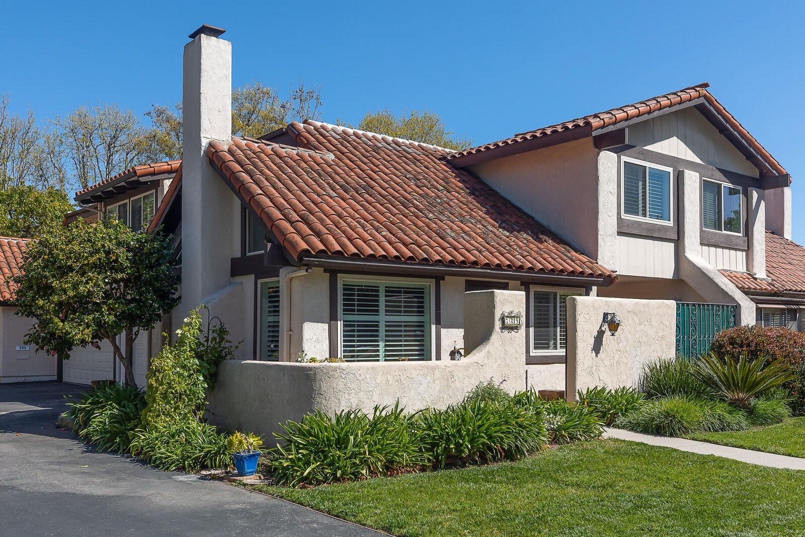Property Photo: 729 Calle De Los Amigos CA 93105