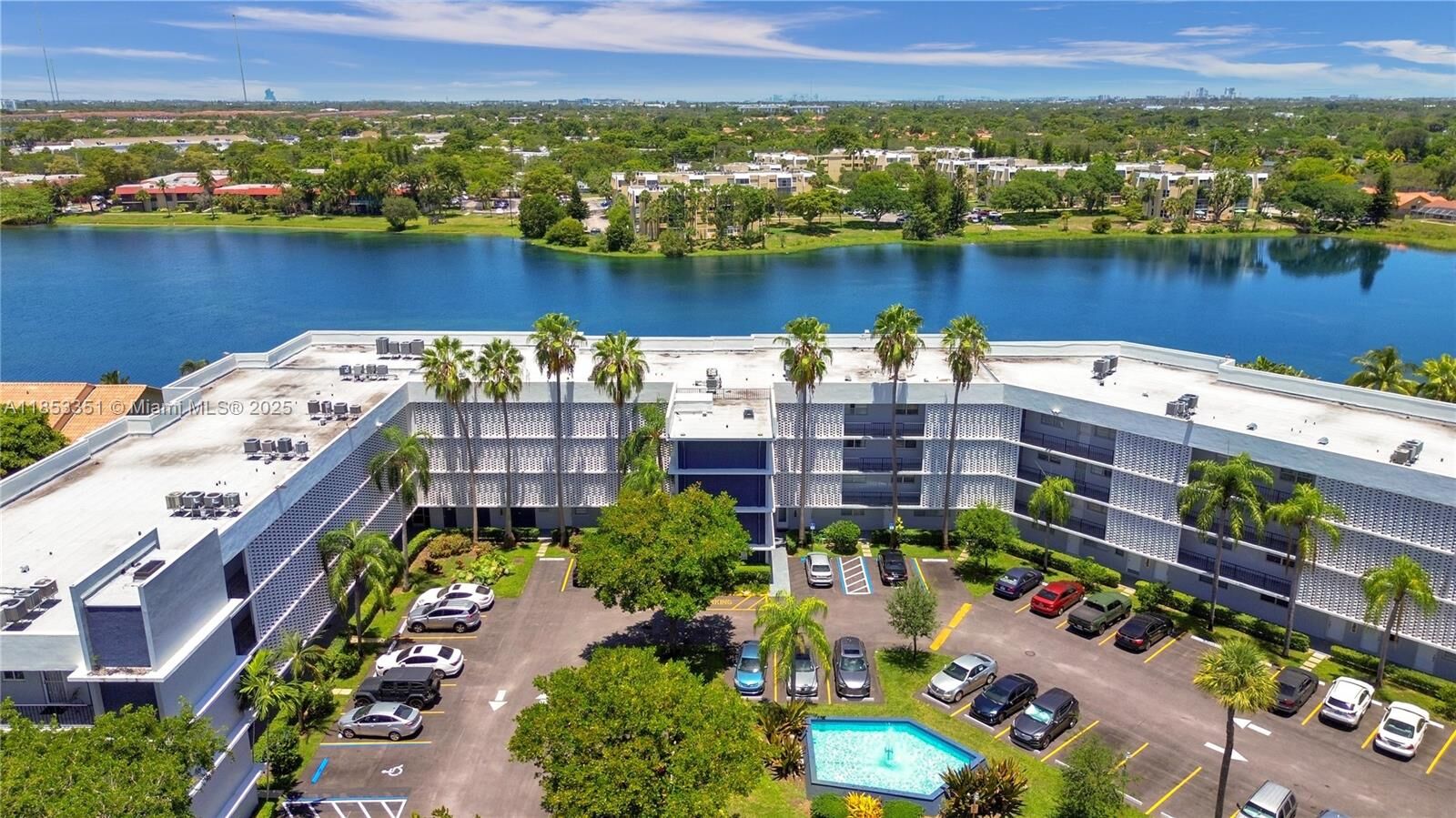 Property Photo:  873 NE 195th St 309  FL 33179 
