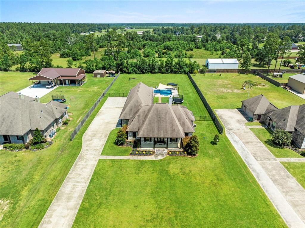 Property Photo: 2890 White Rose Lane LA 70611