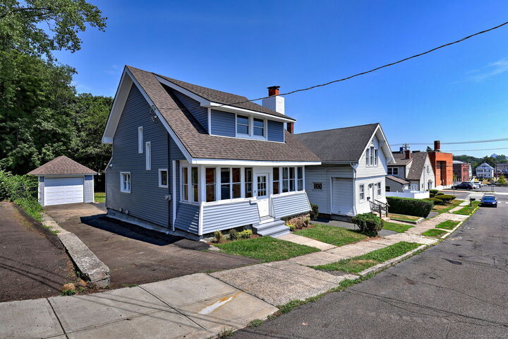 Property Photo:  19 Orange Terrace  CT 06516 